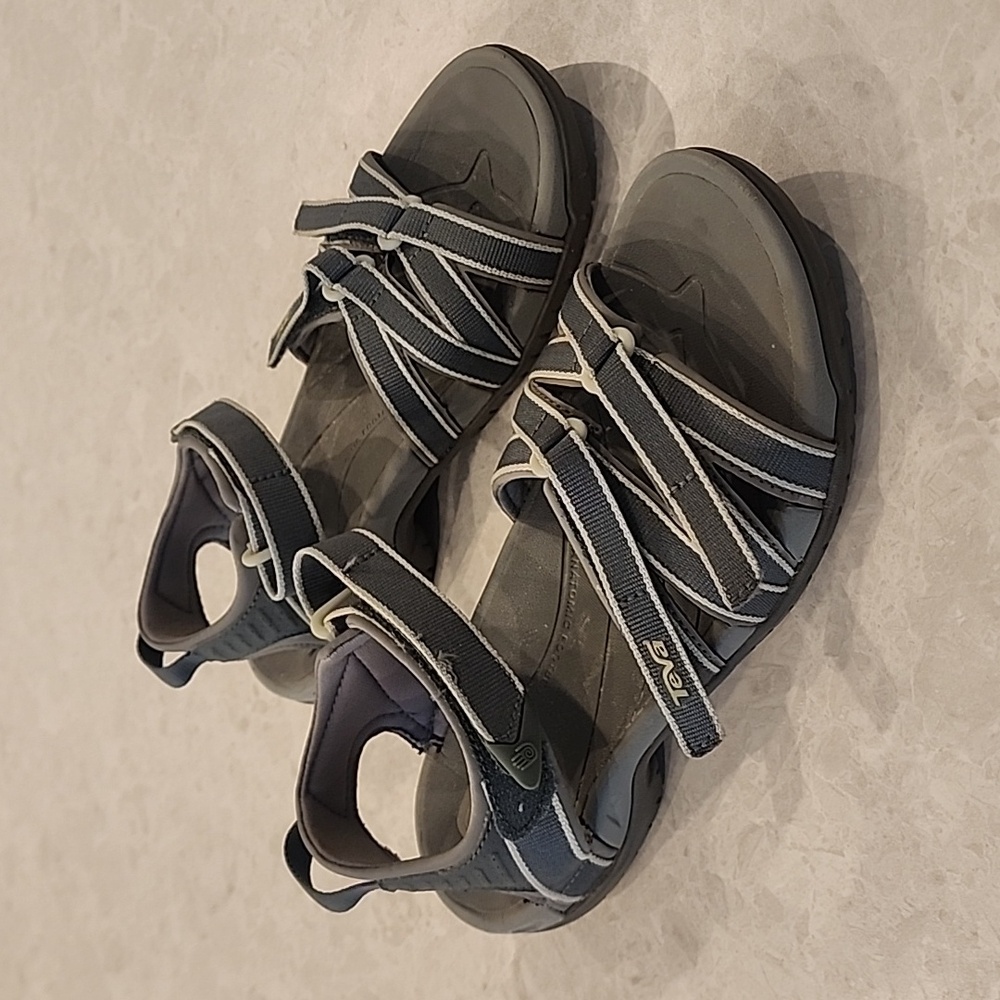 Teva Green Sandles size 6.5